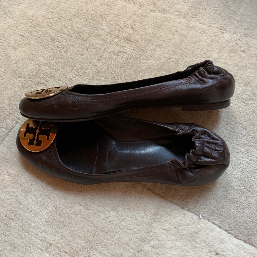 Tory Burch 💕Reva Brown Leather Emblem Logo Flats - Picture 4 of 8
